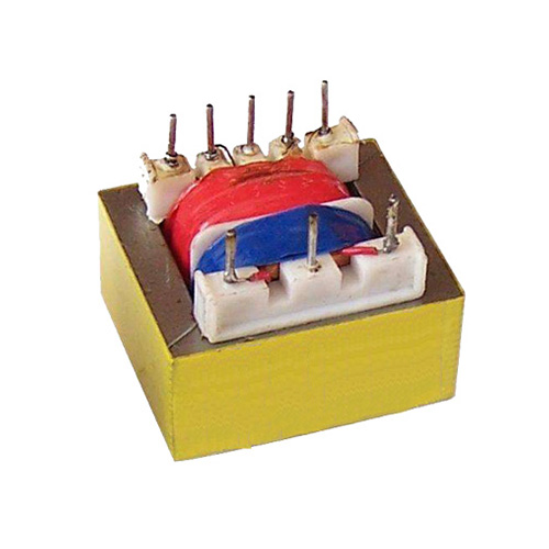 EI型插针式变压器是电子变压器里一种，是按照铁心形状来定义的，因为EI变压器的铁心是由“E”型片和